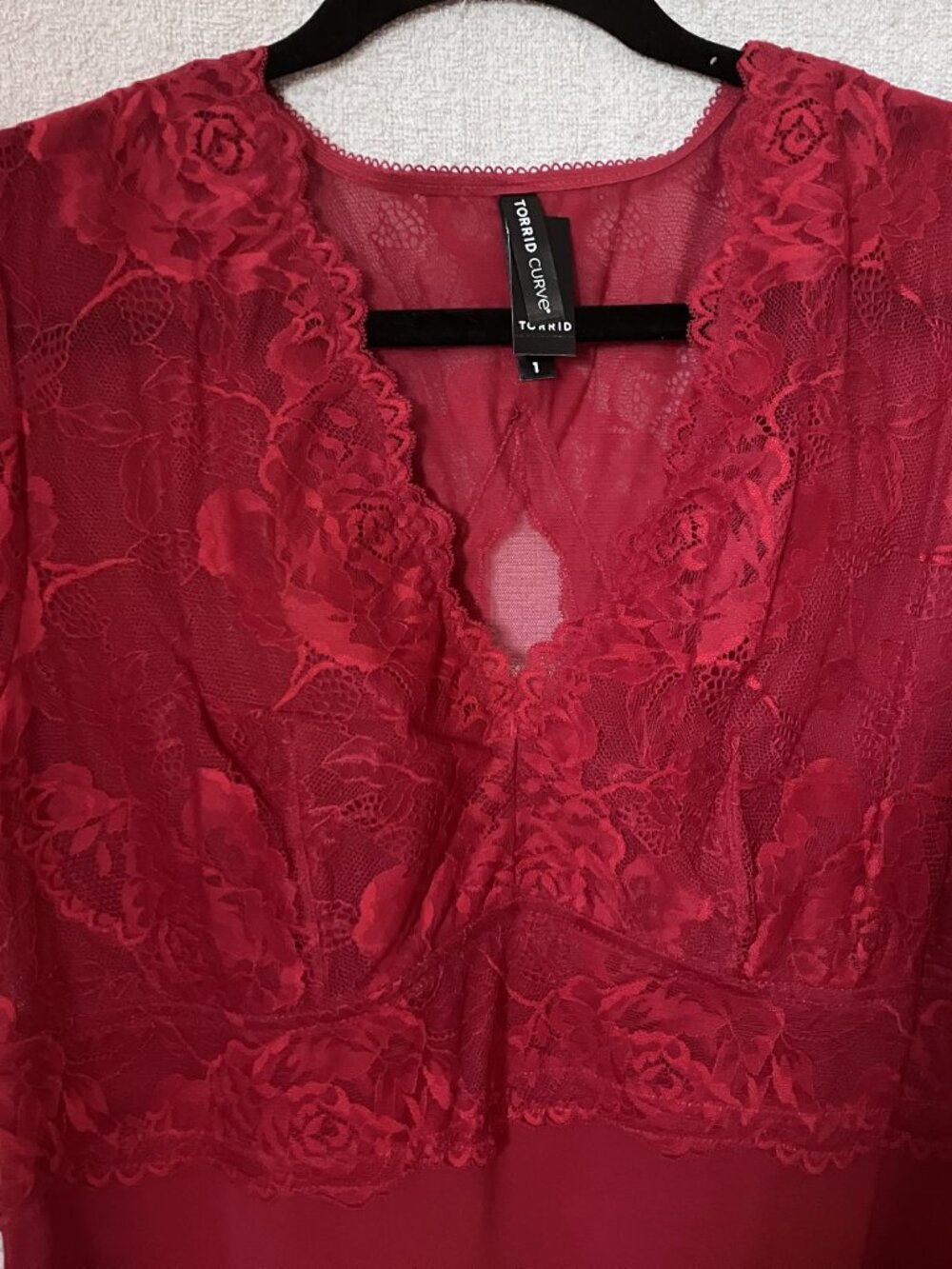 Torrid Size 1 (14-16) Red Lace V-Neck Open Back Bodysuit with Short Sleeves NWT - Picture 2 of 11